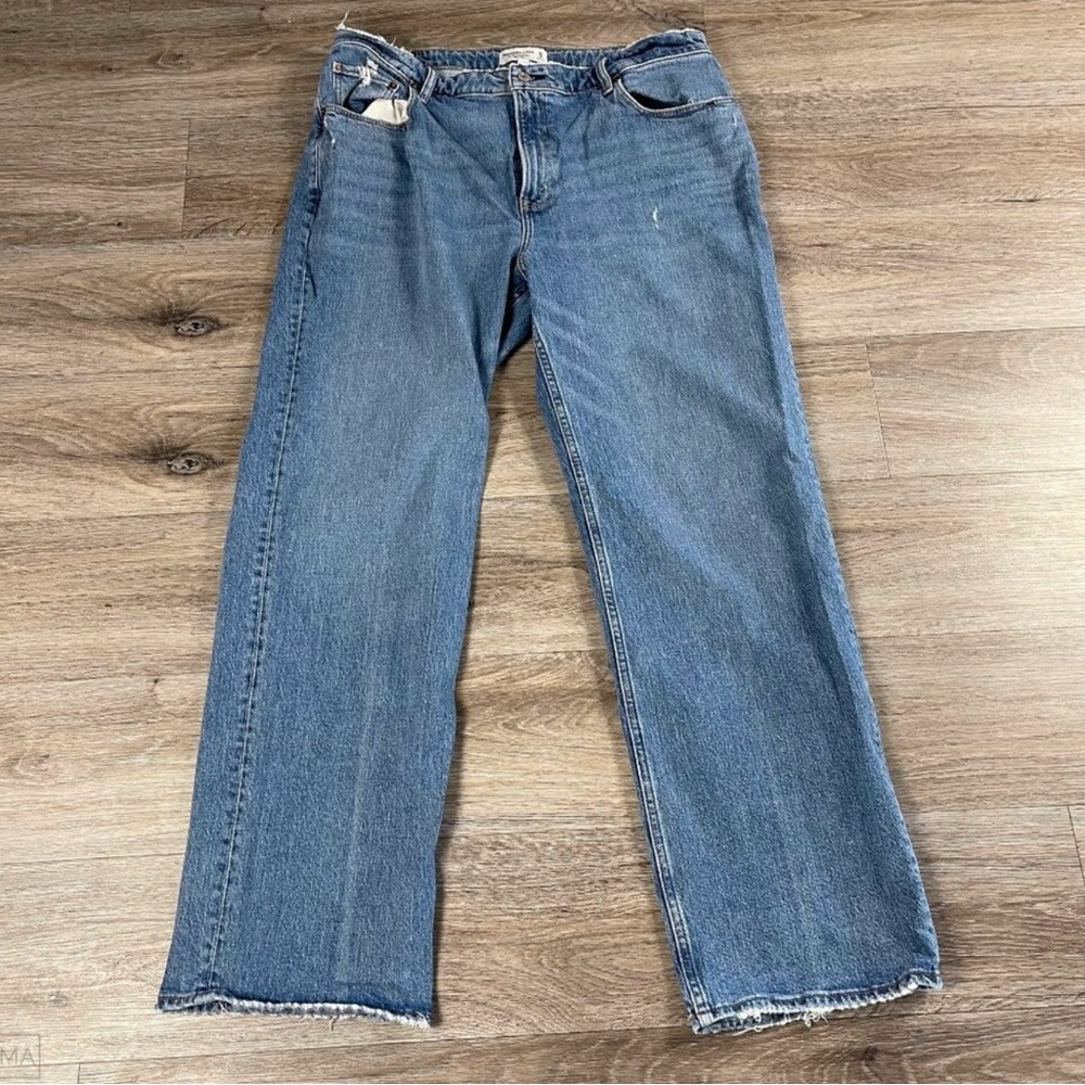 Abercrombie & Fitch Women's The 90s Relaxed Jean Ultra High Rise Denim 34_18L